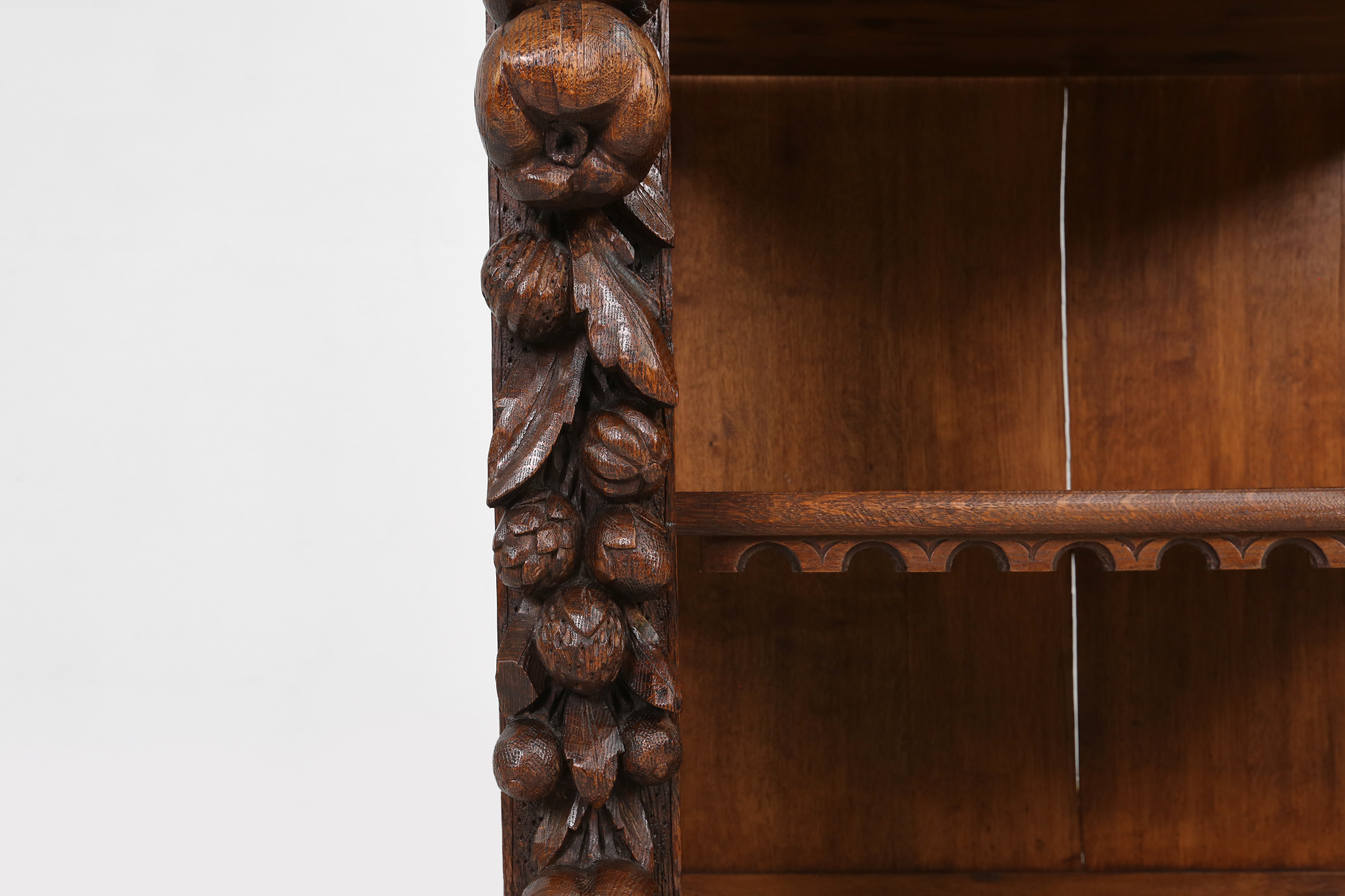 Richly decorated barok style display case in oak, Belgium 20th centurythumbnail